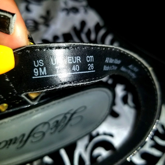 Shoes - Picture 6 of 6